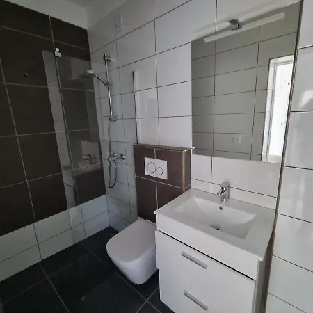 Apartmán Com Grandes Terracos Em Frente A *