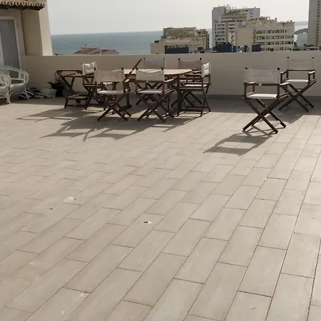 Com Grandes Terracos Em Frente A Apartmán
