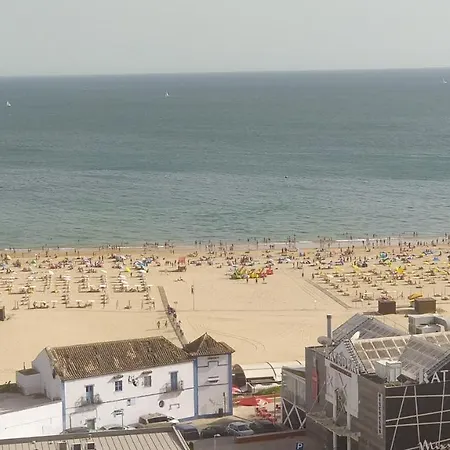 Apartmán Com Grandes Terracos Em Frente A *