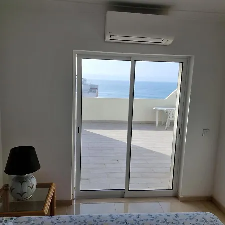 Apartment Com Grandes Terracos Em Frente A