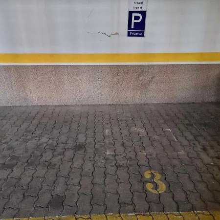 Com Grandes Terracos Em Frente A Appartement *