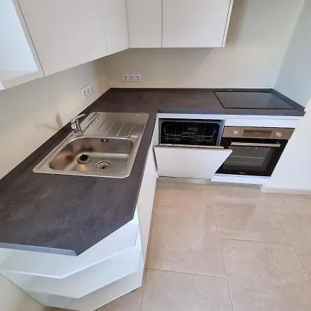 Com Grandes Terracos Em Frente A Appartement *