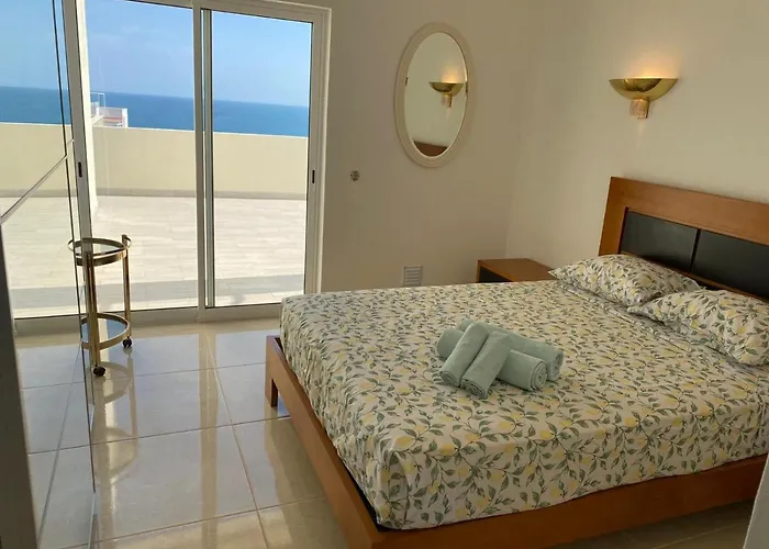 Appartement Com Grandes Terracos Em Frente A Portimão