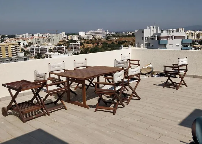 Com Grandes Terracos Em Frente A