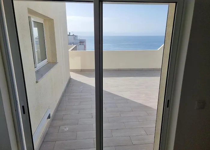 Com Grandes Terracos Em Frente A Appartement *