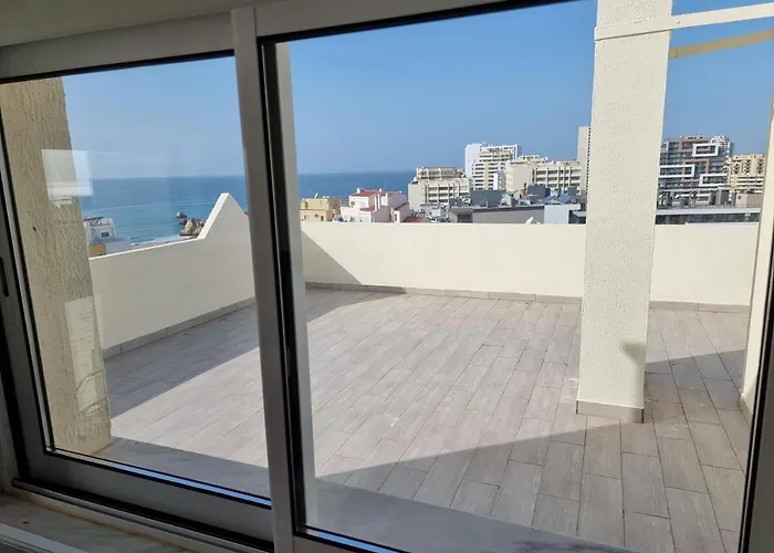 Com Grandes Terracos Em Frente A * Portimão