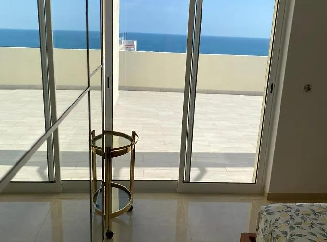 Com Grandes Terracos Em Frente A Appartement Portimão