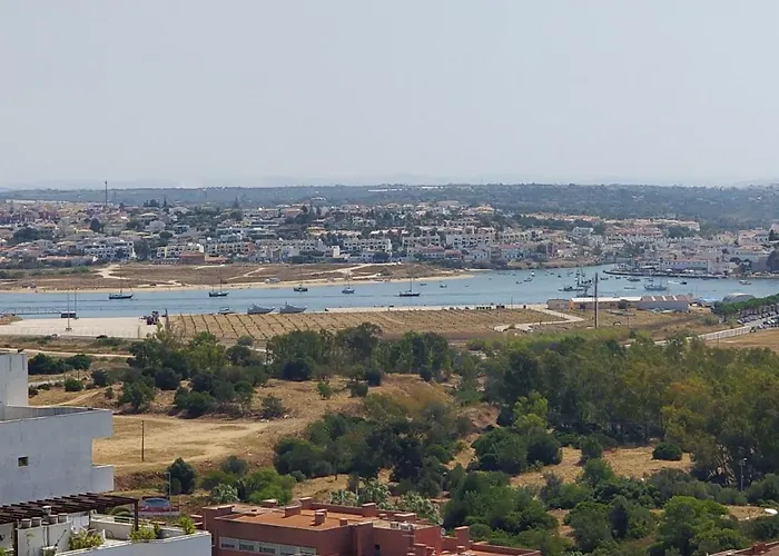 Appartement Com Grandes Terracos Em Frente A Portimão
