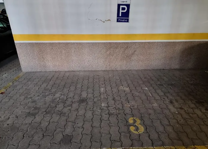 Com Grandes Terracos Em Frente A Appartement *