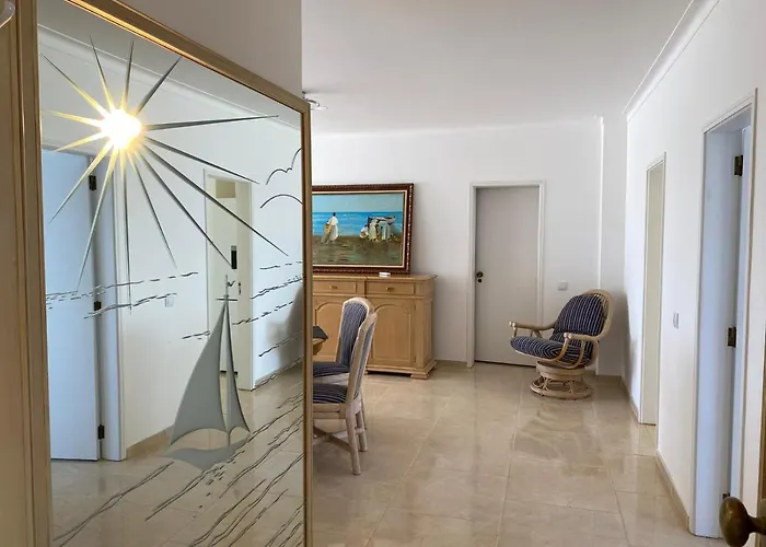 Com Grandes Terracos Em Frente A