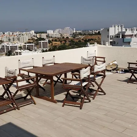 Com Grandes Terracos Em Frente A