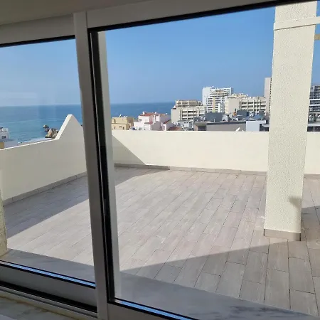 Com Grandes Terraços Em Frente A * Portimão